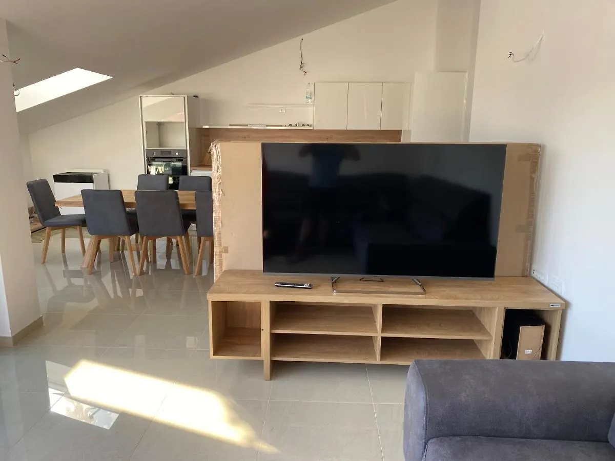 メドゥリンPenthouse Sunsetアパートメント メドゥリン