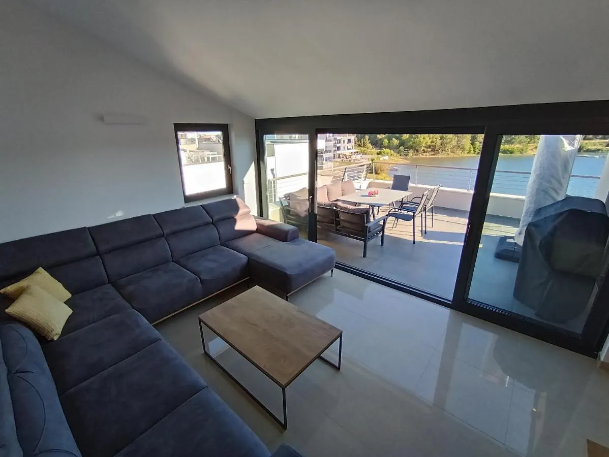アパート メドゥリンPenthouse Sunsetアパートメント